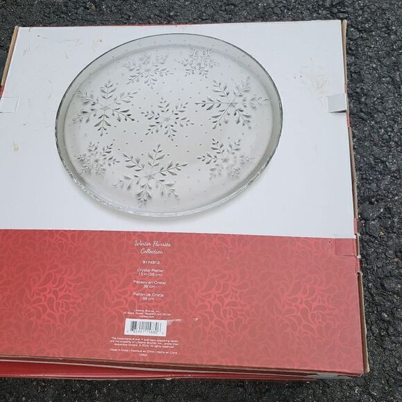 New Celebrations by Mikasa Winter Flurries Collection snowflake platter - Picture 2 of 12